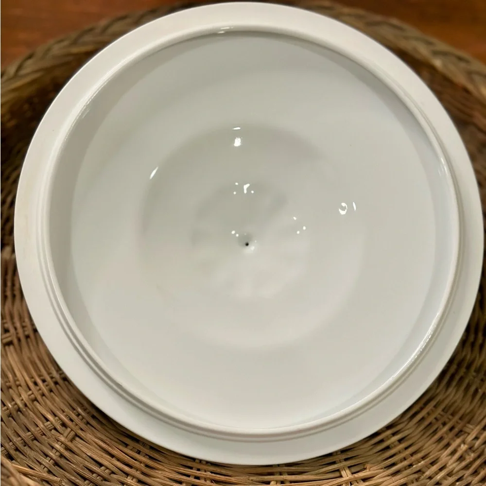 Noritake Trojan Fine Porcelain Vegetable Bowl With Finial Topped Dome Lid
